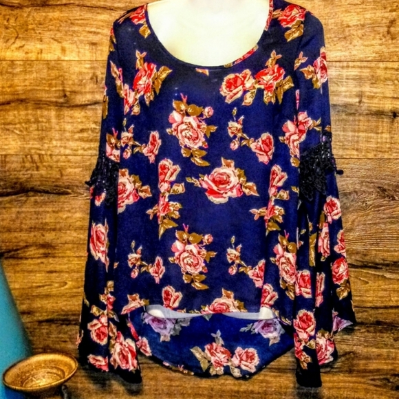 Rue21 Top Size S Floral High Low Bell Sleeve EUC - Picture 2 of 10